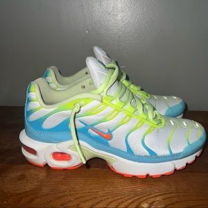 Nike Air Max Plus Spring Colors Blue Gaze Hyper Crimson 5.5 - 4Y